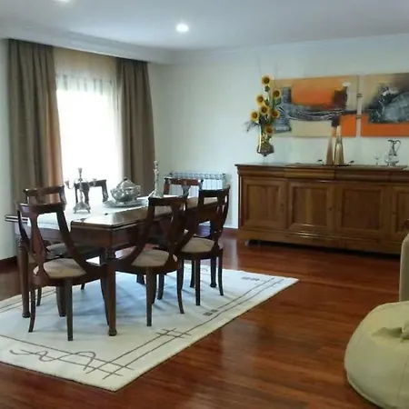 Moradia De Luxo Com Piscina Em Esposende