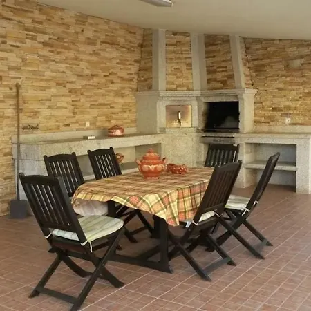 Moradia De Luxo Com Piscina Em * Esposende